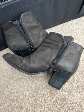 Franco Sarto Women's US 8.5 Black Ankle Boot with Side Zipper